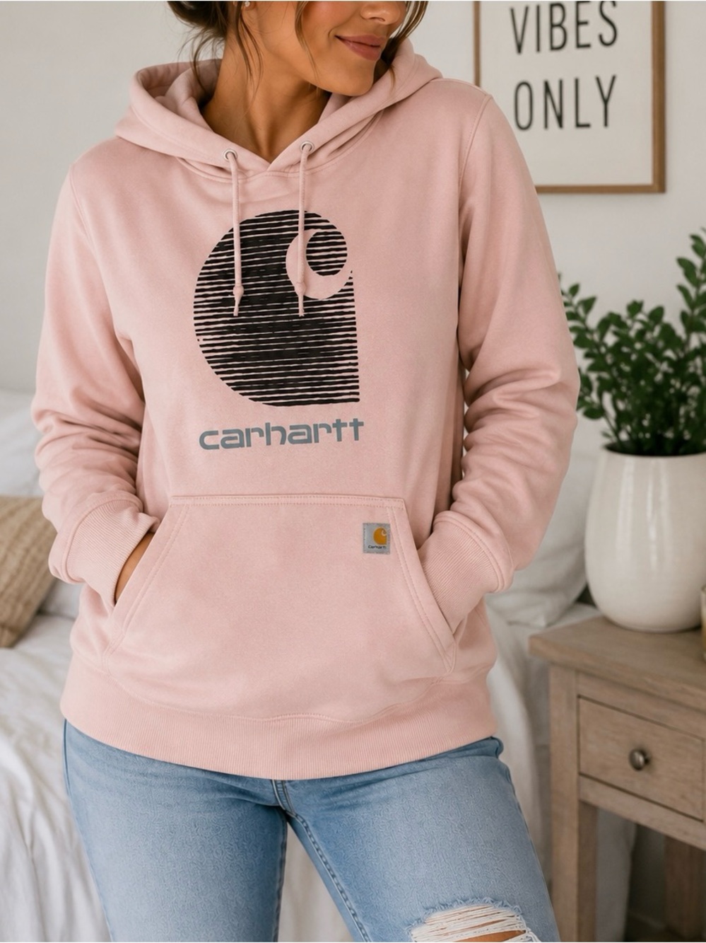 Carhartt Rain Defender Relaxed Fit Graphic Hoodie Women’s M Pink Sweatshirt